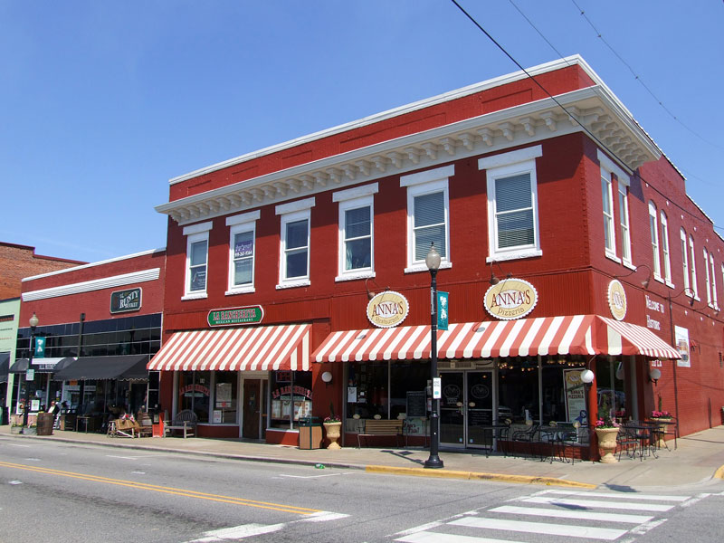 Anna's Pizza in Downtown Apex, NC